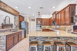 906 High Ridge Cir, Friendswood, TX 77546 - Photo 10