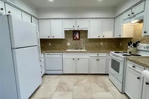 1880 Saxony Ln, Houston, TX 77058 - Photo 16