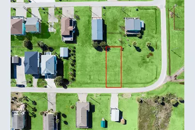 979 Wommack, Crystal Beach, TX 77650 - Photo 2