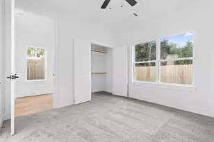 8403 Sunnyhill St, Houston, TX 77088 - Photo 26