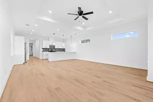8403 Sunnyhill St, Houston, TX 77088 - Photo 12