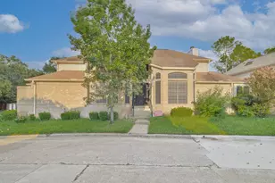 12929 Kingsbridge Ln, Houston, TX 77077 - Photo 2