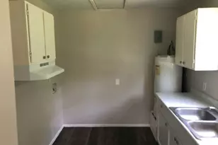 3918 N Sycamore St, Bedias, TX 77831 - Photo 4