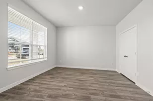123 Water Grass Trl, Clute, TX 77531 - Photo 2