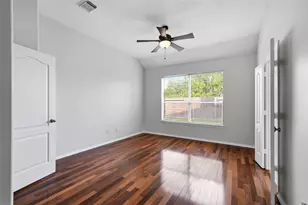510 Cedar Point Dr, League City, TX 77573 - Photo 12