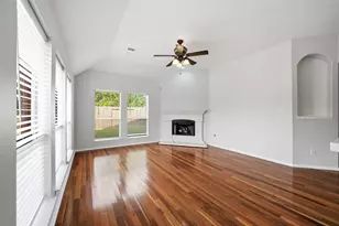 510 Cedar Point Dr, League City, TX 77573 - Photo 2