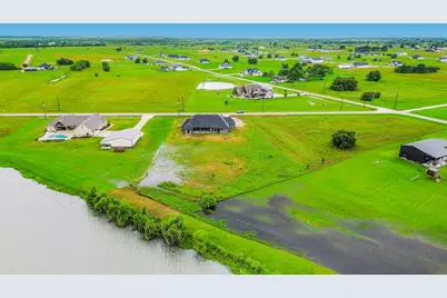 912 Wagon Wheel Trail, Angleton, TX 77515 - Photo 2