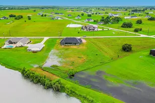 912 Wagon Wheel Trail, Angleton, TX 77515 - Photo 2