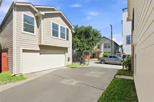 1421 Ruthven St, Houston, TX 77019 - Photo 2
