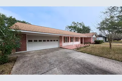 800 Rosewood Drive, Baytown, TX 77520 - Photo 2