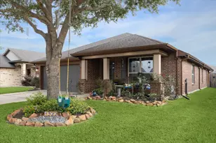 1922 Cadbury Castle Ln, Fresno, TX 77545 - Photo 2