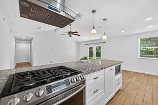 5727 Cartagena St, Houston, TX 77035 - Photo 14