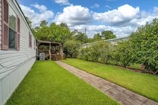 10007 Cedar Landing Dr, Baytown, TX 77521 - Photo 2
