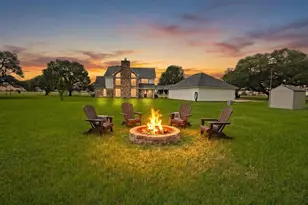 1022 Pearl Ln, Eagle Lake, TX 77434 - Photo 4