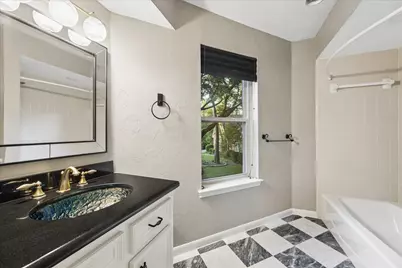 44 Dovewood Place, The Woodlands, TX 77381 - Photo 20