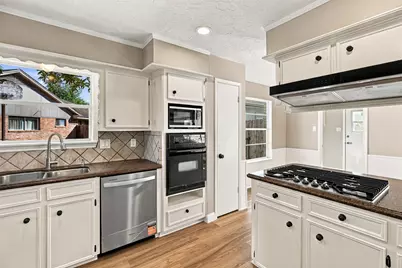 9707 Harrowgate Drive, Houston, TX 77031 - Photo 10