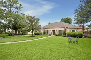 10802 Piping Rock Ln, Houston, TX 77042 - Photo 2