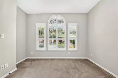 1470 Sherwood Park Circle, Houston, TX 77043 - Photo 8