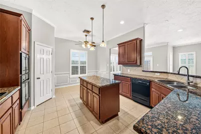 1470 Sherwood Park Circle, Houston, TX 77043 - Photo 14