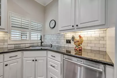 3710 Plum Glen Court, Houston, TX 77059 - Photo 32