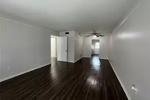 500 Willow Dr, Lake Jackson, TX 77566 - Photo 2