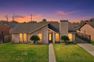 10127 Sageglow Dr, Houston, TX 77089 - Photo 2