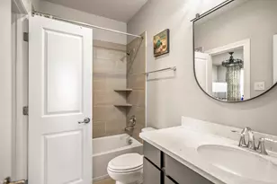 8422 Oak Leaf Point Dr, Houston, TX 77055 - Photo 24