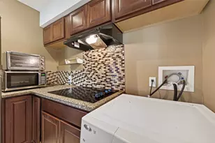 2201 Fountain View Dr, Houston, TX 77057 - Photo 10