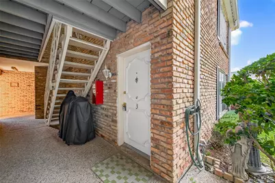 2201 Fountain View Drive #3, Houston, TX 77057 - Photo 2