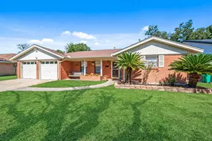2006 Chilton Dr, Baytown, TX 77520 - Photo 2