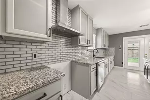 9226 MacMillan Ln, Houston, TX 77083 - Photo 24