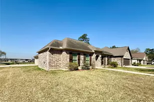 276 Pine Burr St, Vidor, TX 77662 - Photo 2