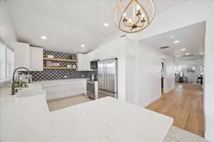 218 Kameha Dr, Tiki Island, TX 77554 - Photo 8