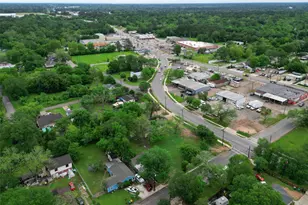 406 E Phillips St, Conroe, TX 77301 - Photo 22