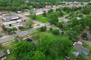 406 E Phillips St, Conroe, TX 77301 - Photo 18