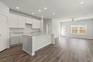 322 Amy St, Angleton, TX 77515 - Photo 4