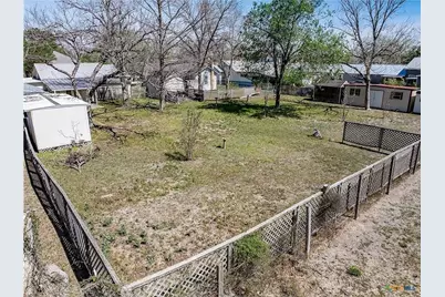226 Thornton Street, Gonzales, TX 78629 - Photo 12