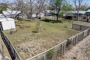 226 Thornton St, Gonzales, TX 78629 - Photo 12