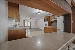 226 Thornton St, Gonzales, TX 78629 - Photo 10