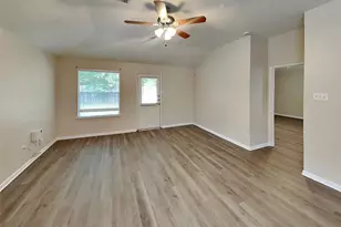 12038 Green Butte Ct, Houston, TX 77044 - Photo 4