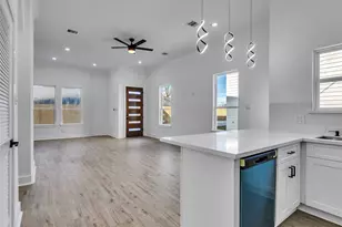 5128 Clover St, Houston, TX 77033 - Photo 12