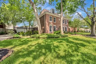 11919 Mighty Redwood Dr, Pasadena, TX 77059 - Photo 2