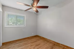 10319 Dunvegan Way, Houston, TX 77013 - Photo 16