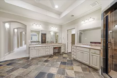 15 Laurelwood Drive, Houston, TX 77058 - Photo 24