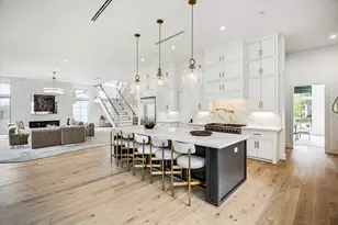 4002 Meadow Lake Ln, Houston, TX 77027 - Photo 16