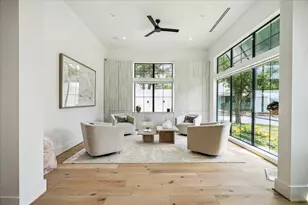 4002 Meadow Lake Ln, Houston, TX 77027 - Photo 6