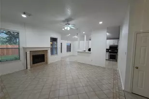 1109 Courtside Dr, League City, TX 77573 - Photo 4