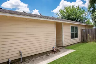 306 Willowick St, Tomball, TX 77375 - Photo 4