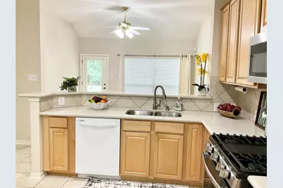 186 N Valley Oaks Circle, The Woodlands, TX 77382 - Photo 6