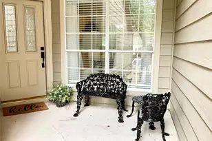 186 N Valley Oaks Cir, The Woodlands, TX 77382 - Photo 2